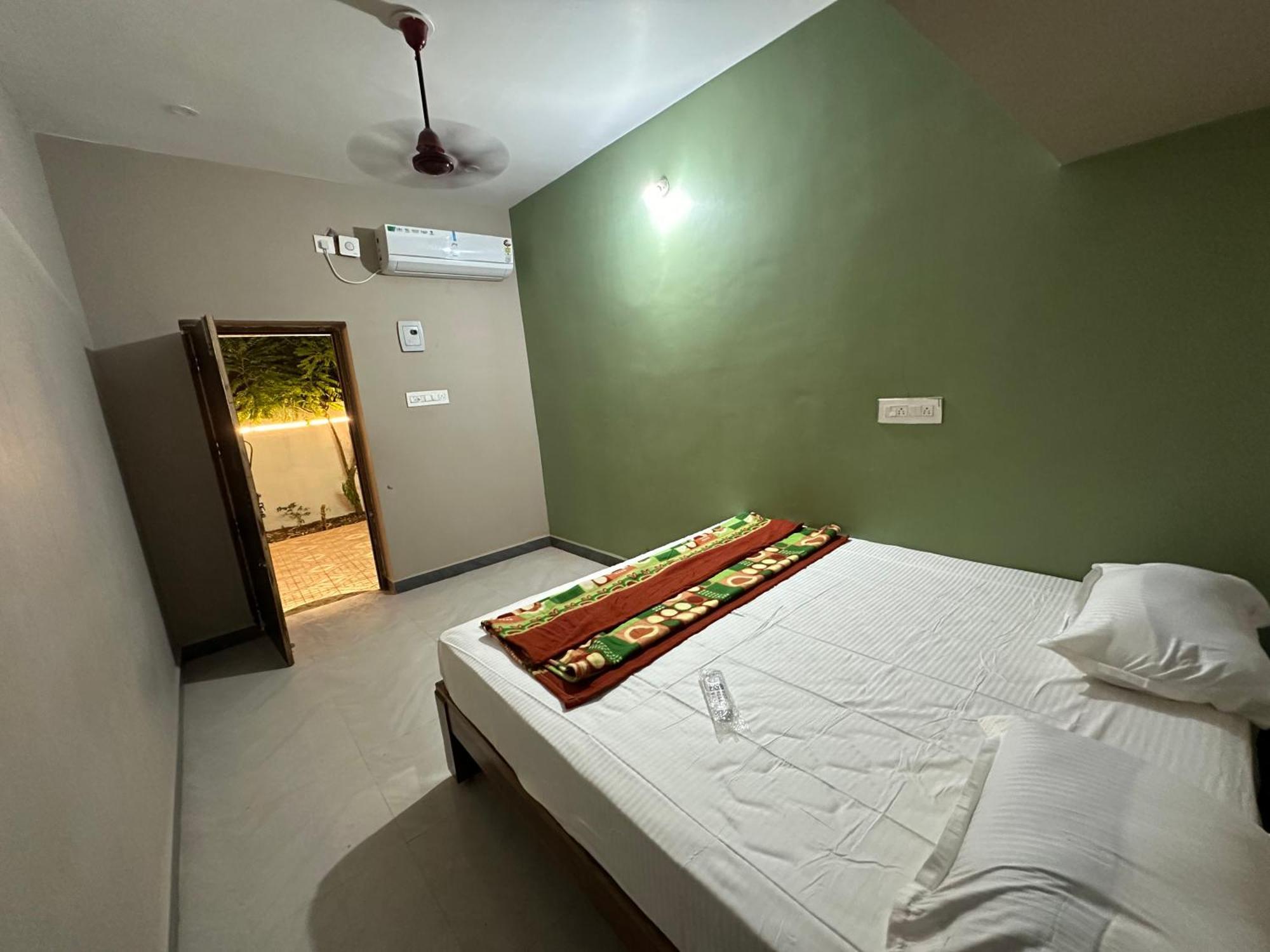 Arunachala Sashwin Guest House Tiruvannāmalai المظهر الخارجي الصورة