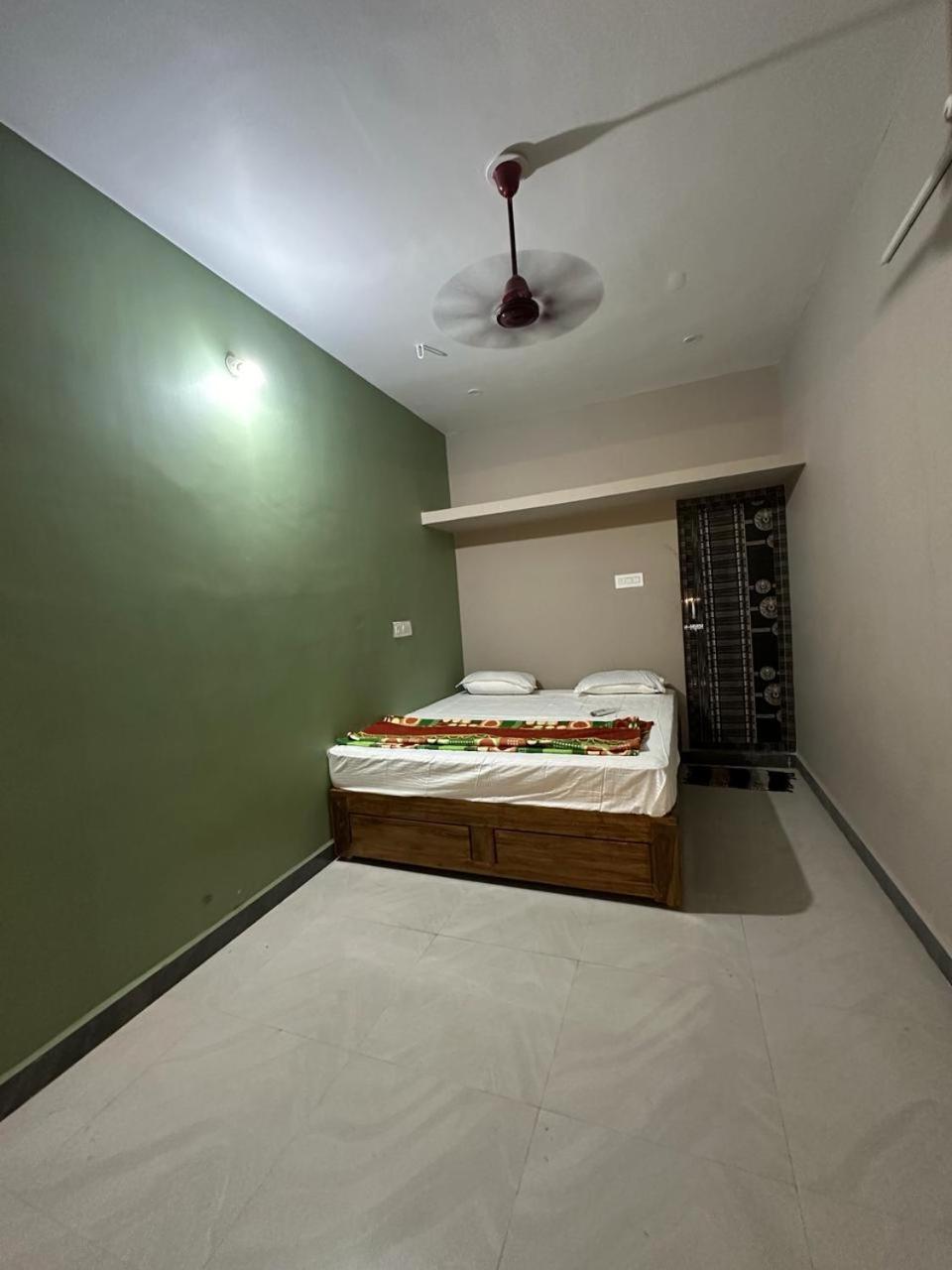 Arunachala Sashwin Guest House Tiruvannāmalai المظهر الخارجي الصورة
